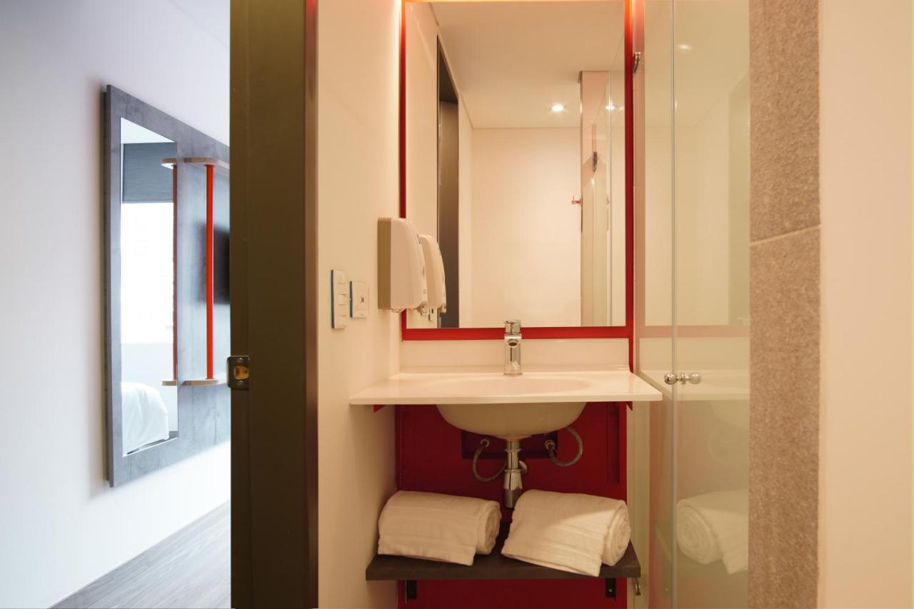 Ibis Budget Bogota Marly Exteriör bild